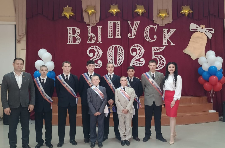 Для выпускников Марксовской спецшколы прозвенел Последний звонок!.